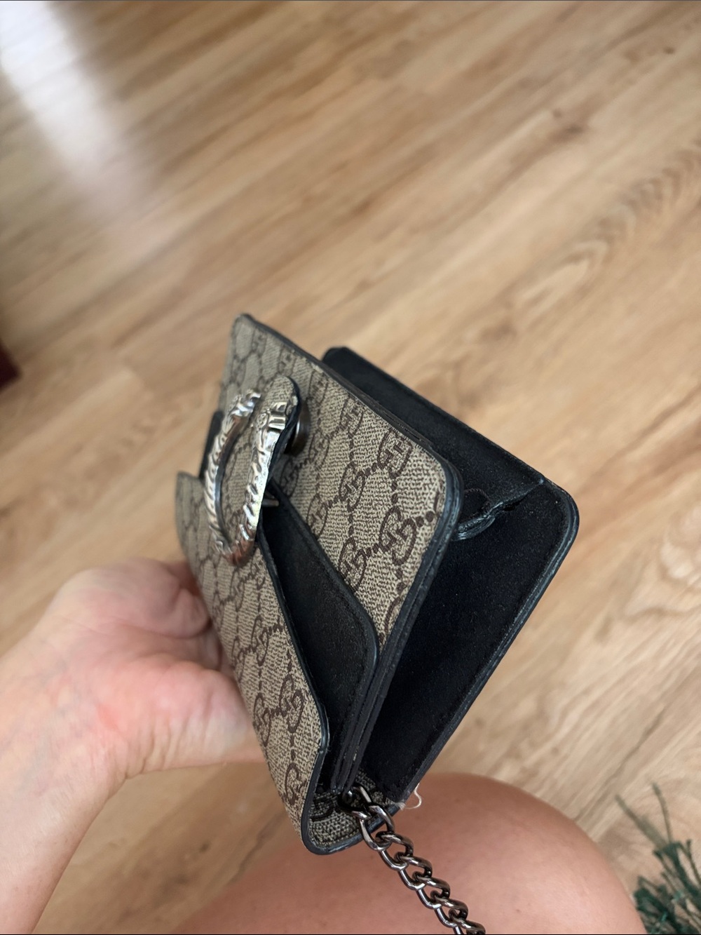 Gucci Beige GG Supreme Crossbody with Antique Silver Chain - Picture 7 of 12